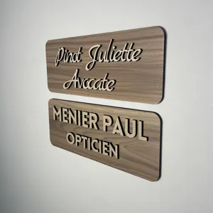 Porte-nom calligraphié sur mesure